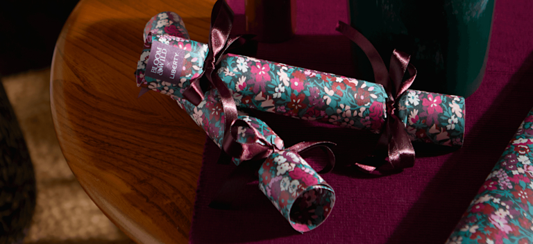 diy christmas crackes by bloom & wild