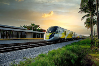 brightline-train-at-boca-ration-station