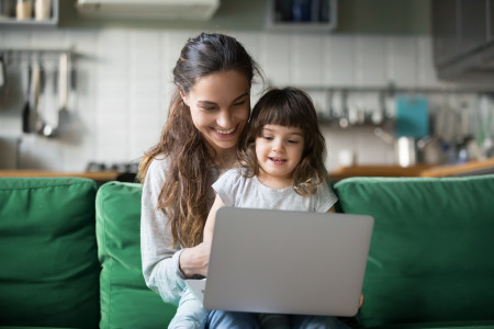Mother using laptop to look for information about treating her child’s molluscum