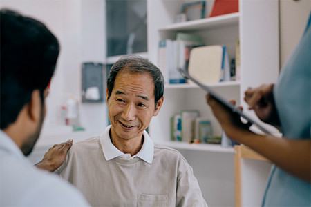 A dermatologist tells his patient how a biologic can treat bullous pemphigoid.