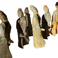Bischöfe, Steinguß, 2020, 30x10 cm Bischöfe, Steinguß, 2020, 30x10 cm