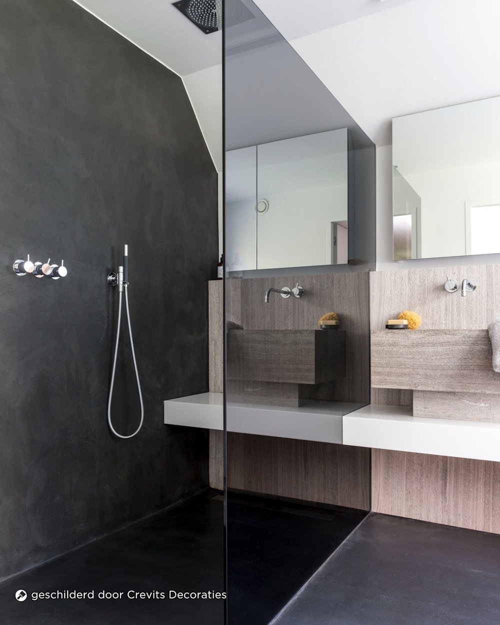 inspiratiebeeld colora – Aqua Sensa – Moderne badkamer, donkere wand, natuursteen – AS 12 – geschilderd door Crevits Decoraties