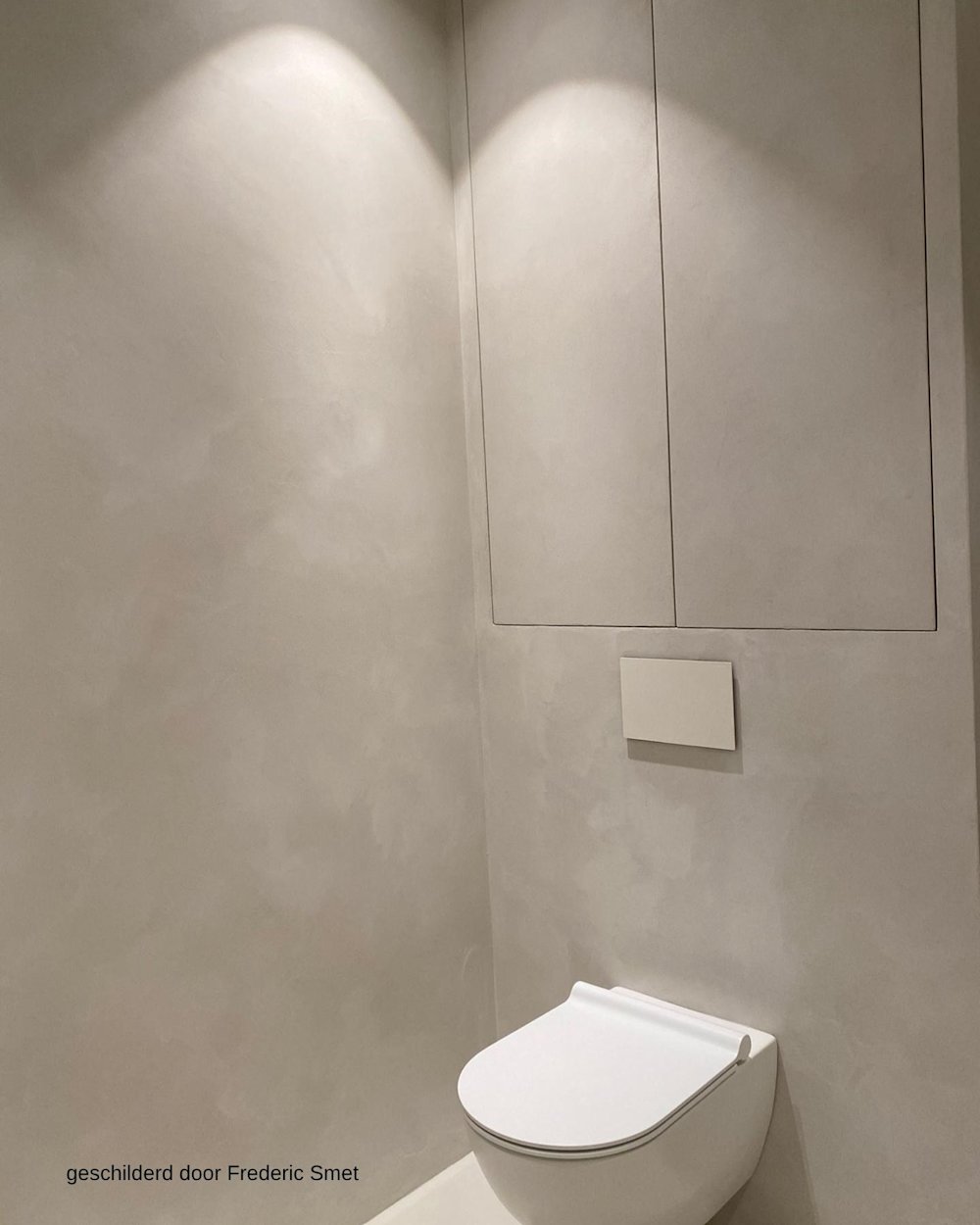 Image d'inspiration Colora – Aqua Sensa – Salle de bains apaisante avec un revêtement mural aux accents minéraux – AS – peinte par FREDERIC SMET