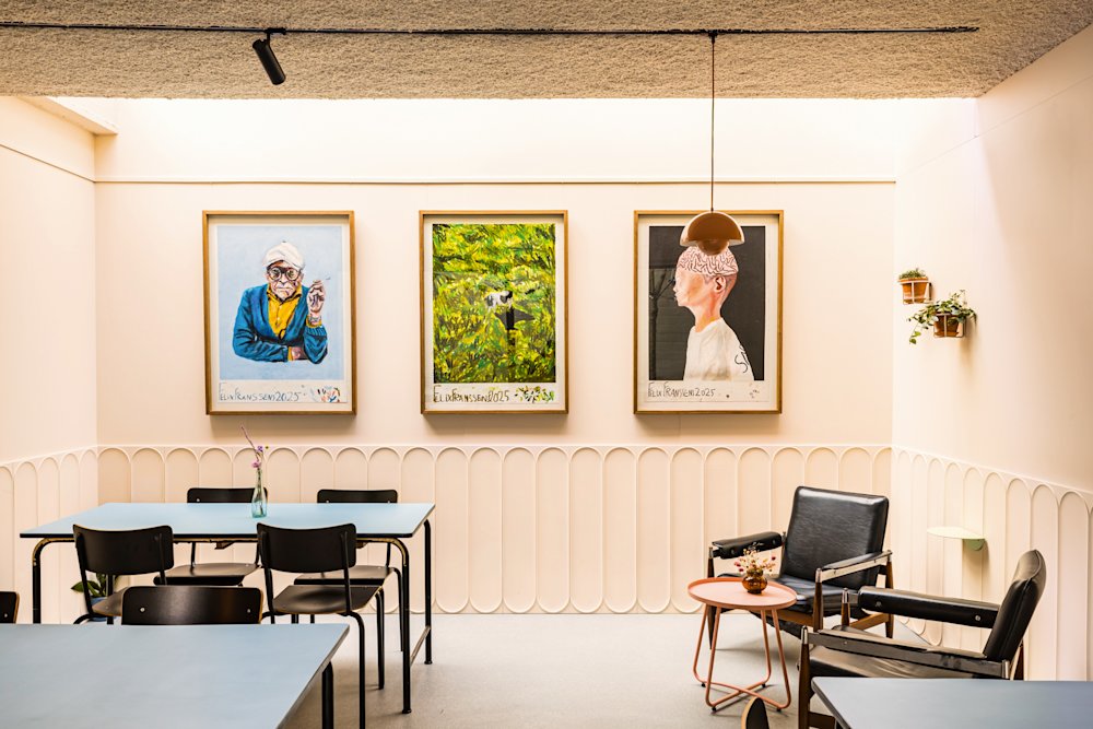 BIMU – eetruimte – beige roze – lambrisering Noël & Marquet – colora-magazine