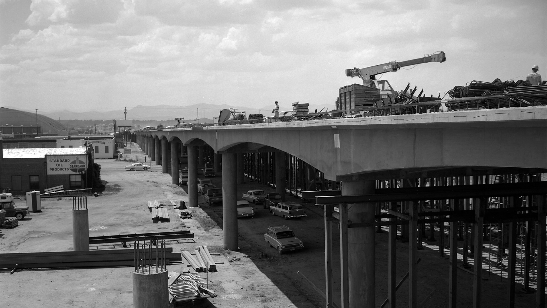 Construction of Interstate 70 in Denver, looking west towards the mountains - circa 1964 (Image courtesy CDOT)