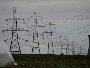 Cơ quan quản lý năng lượng của Anh thay đổi quy định về giới hạn giá điện để bảo vệ người tiêu dùng