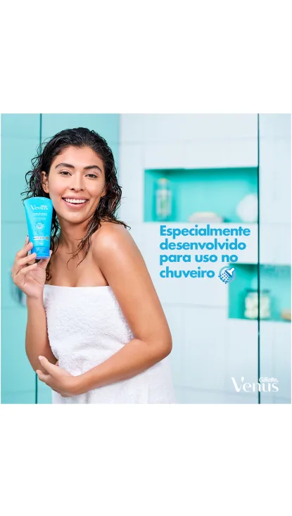 Mulher muito feliz por ter recebido seu creme