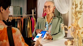 Descubre qué significa CRM, cómo funciona y para qué sirve. Un programa CRM te ayudará a gestionar mejor tus ventas, clientes, marketing y recursos.