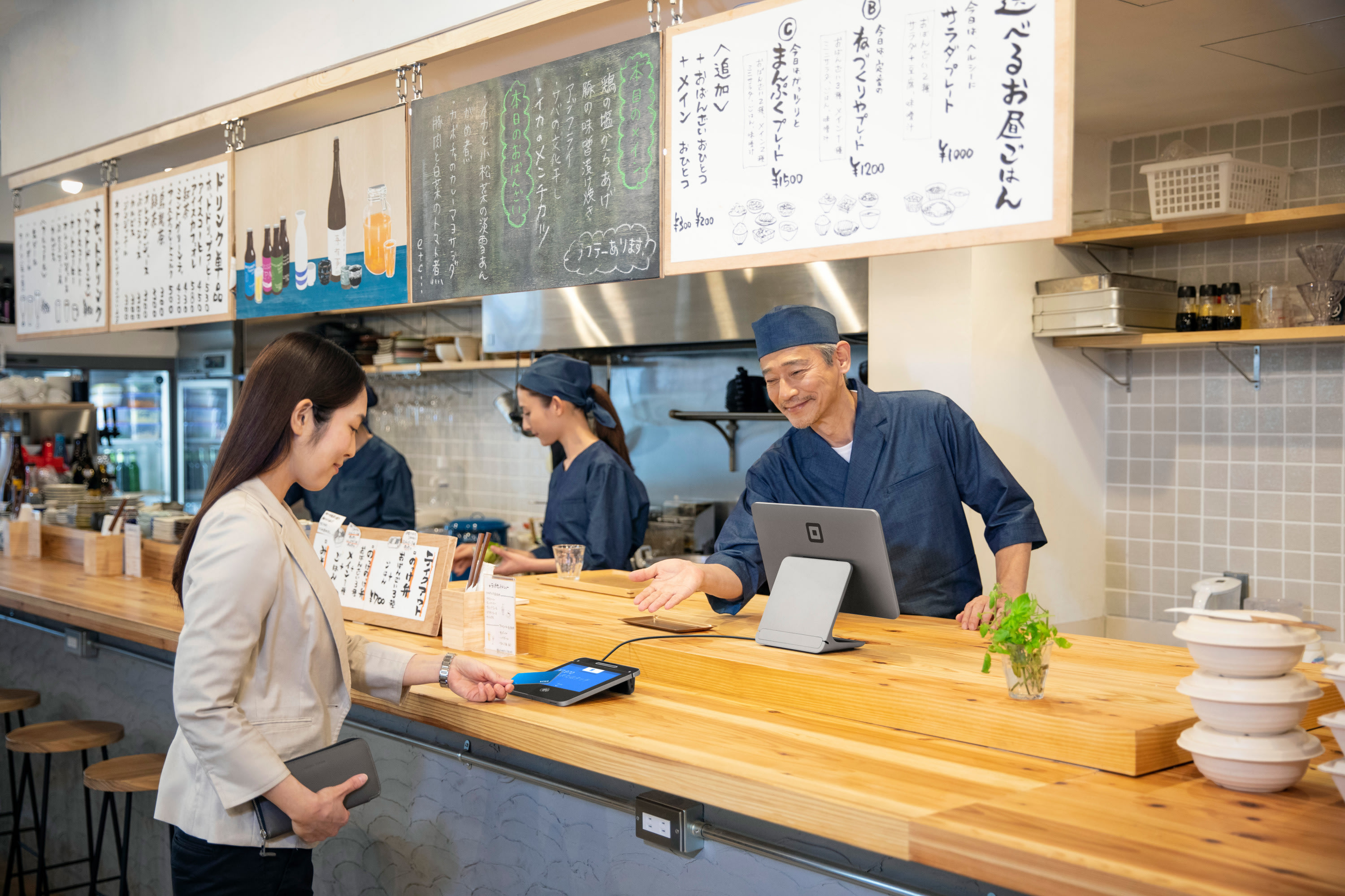 Square レジスター、ビジネスに必要な全てを備えたハイエンド オールインワンのPOSレジ端末