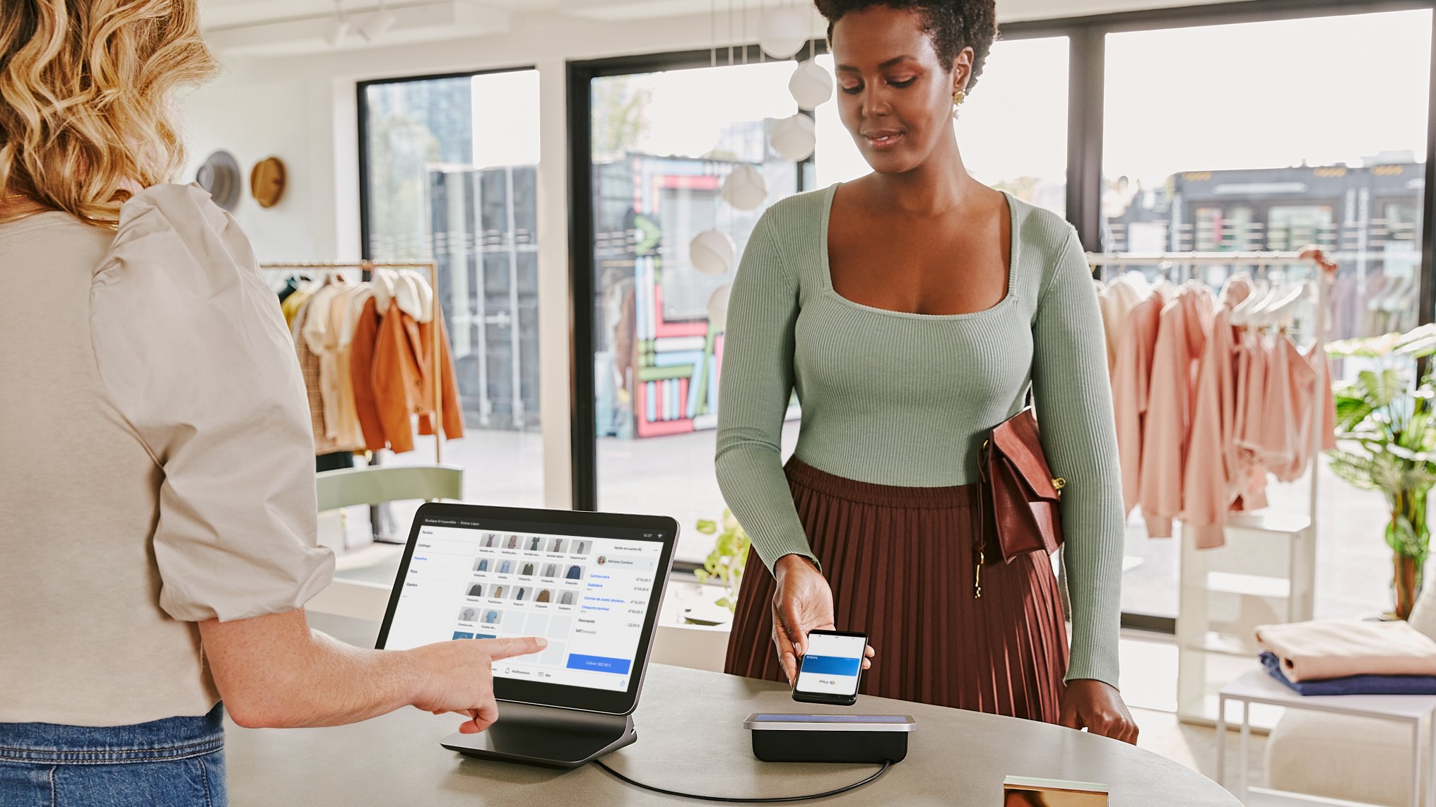 Los métodos de pago sin contacto y las transacciones a distancia pueden ser fundamentales para tu negocio. Aprende cómo aceptar pagos contactless.