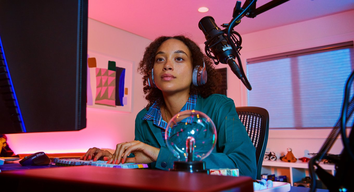 PD04443 - unboxed article