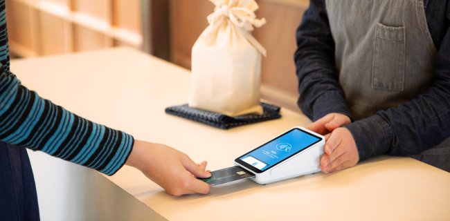 PD04052 - JP card payments hero T2