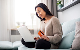 Holiday online shopping checklist for businesses: Customer making a purchase