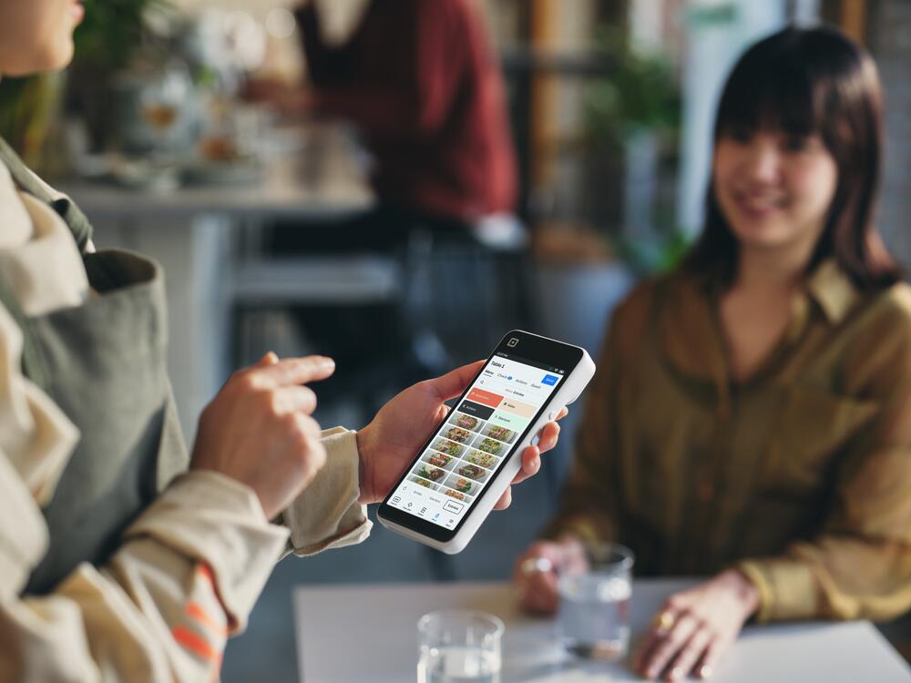 Restaurant employee using Square Handheld