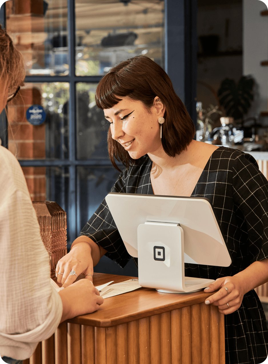 PD06801 - AUEN_holiday-surcharge-hero