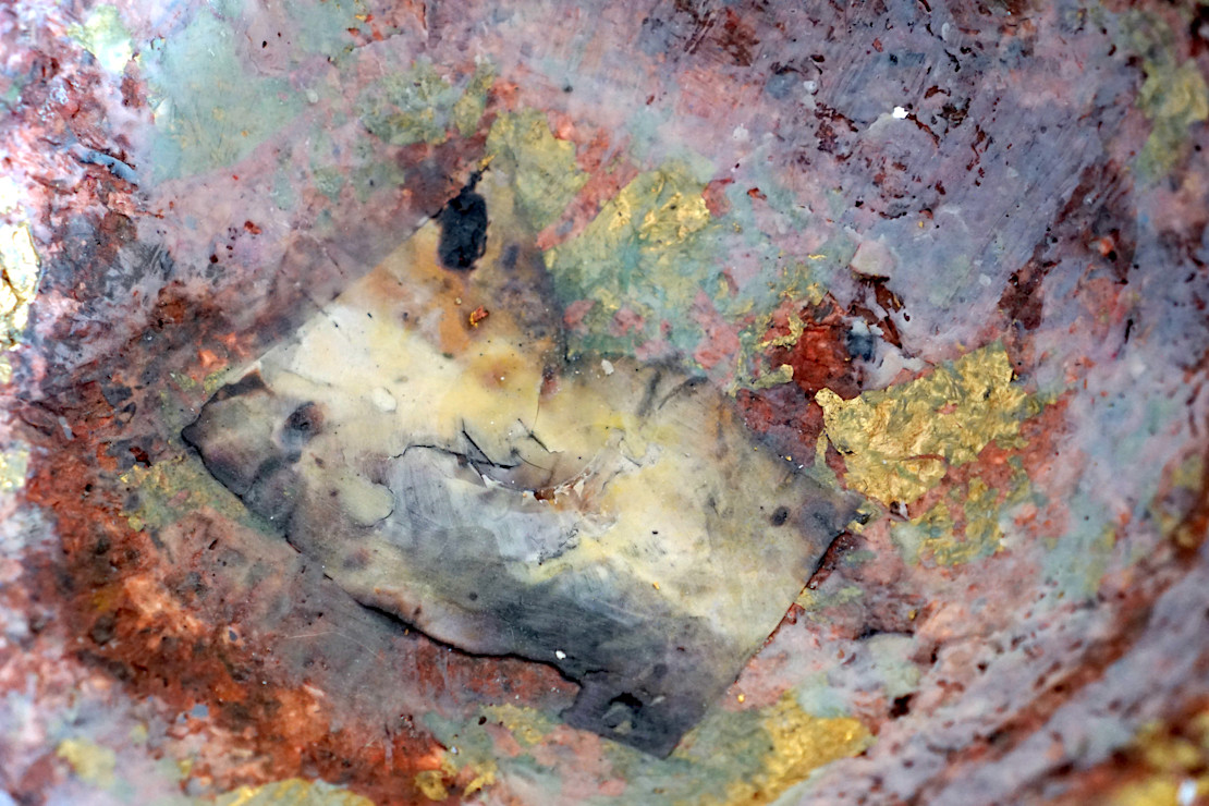 Der-Schmerz-der-Muetter Die-Liebe-der-Muetter-rot 1
