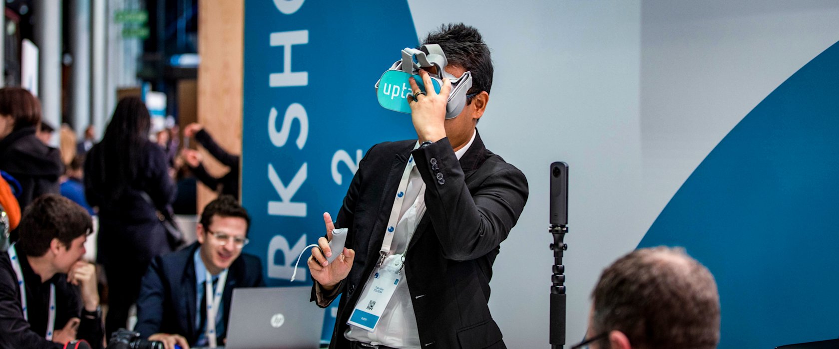 الدخول إلى عالم التعلم الافتراضي