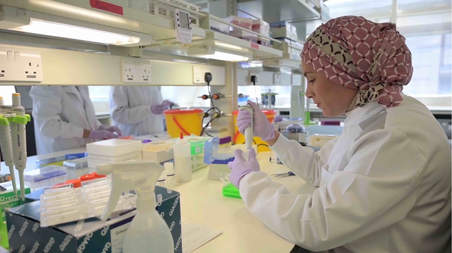 Time for one size fits all to become history in healthcare industry, precision medicine experts say in QF-backed Al Jazeera documentary - QF - 03