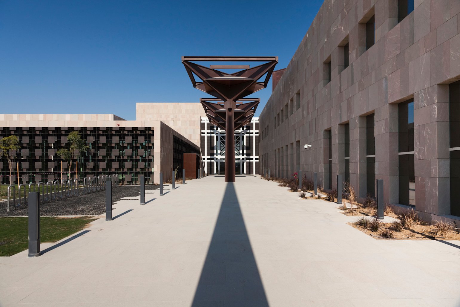 EDU005-2 - What happens when you bring eight Western universities to a small Middle Eastern country?