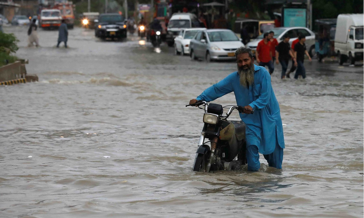 Caption 1 - 2020-08-27T134210Z 776085357 RC2DMI910PUY RT01- RMADP 3 PAKISTAN-RAINS-KARACHI