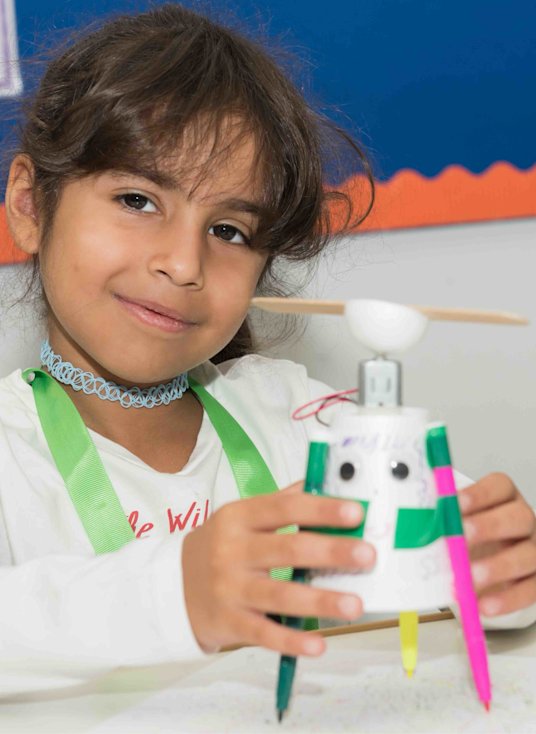 PUE summer camp - Kids - Painting. - Pre University - crafting boy - v - 1