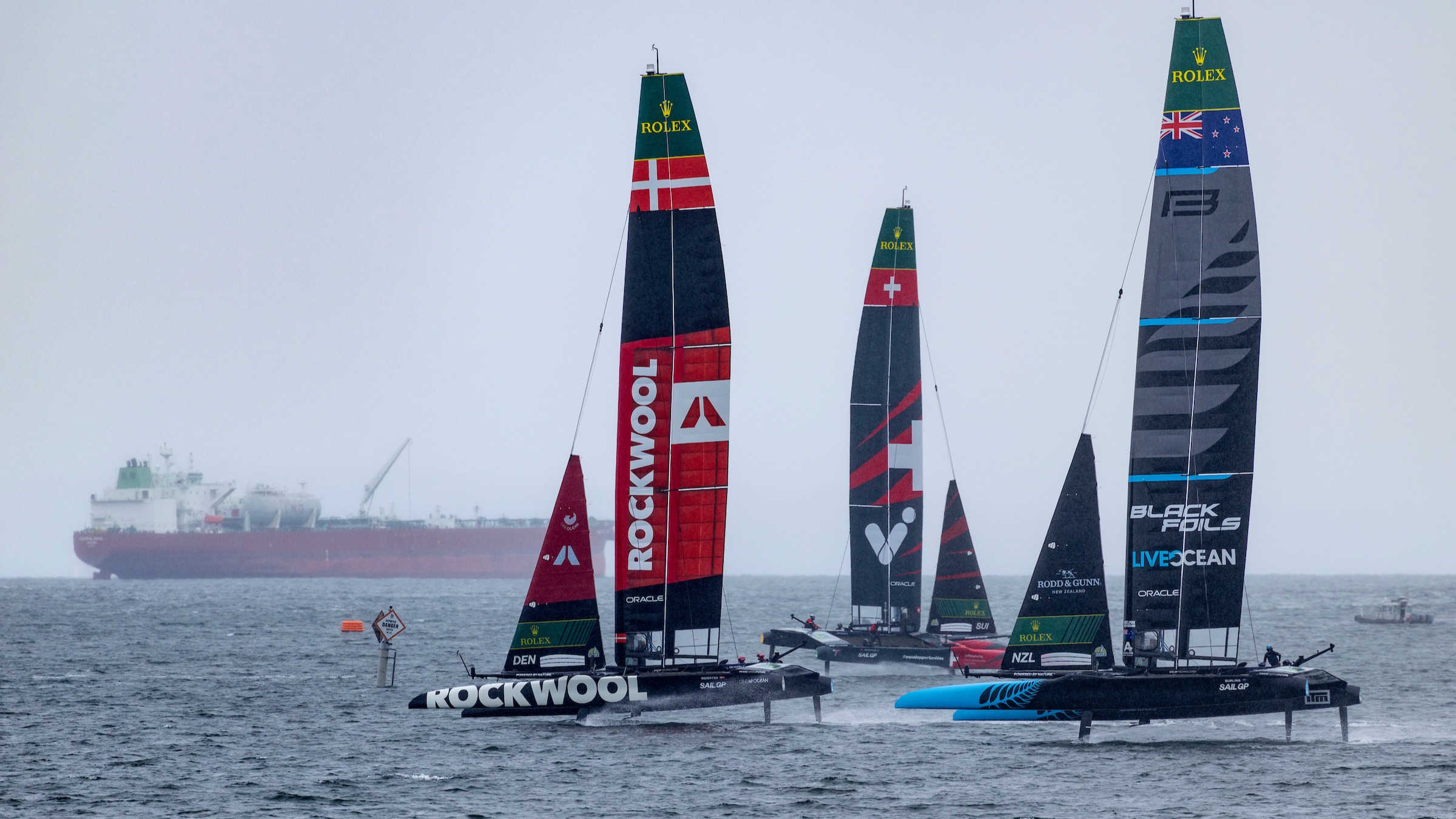 2025 Season // DEN leads New Zealand and Switzerland in LA practice racing