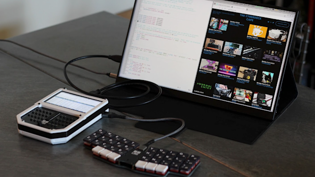 HandiPi: All-in-one handheld desktop computer