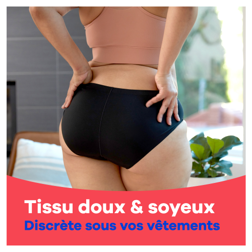 Femme vue de derrière portant une culotte menstruelle avec tissue doux & soyeux, coupe distrète