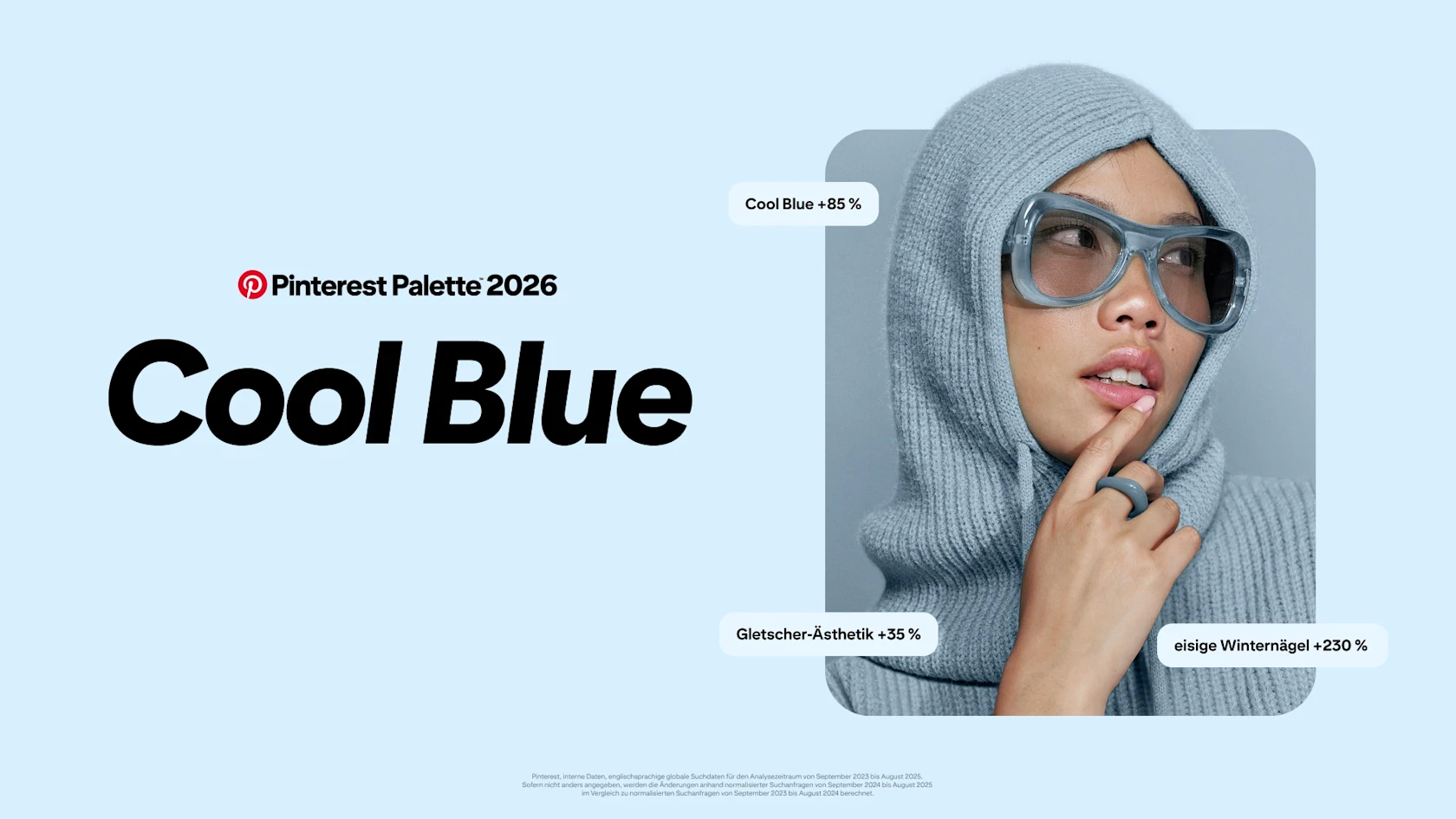 Ein blasser, eisblauer Hintergrund mit großem schwarzen Text 'Pinterest Palette 2026 Cool Blau.'