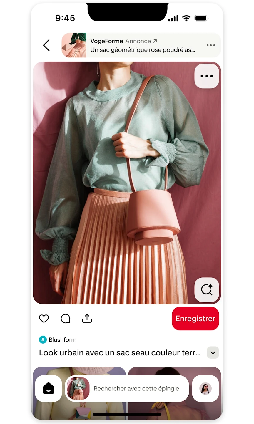 Produit d’annonces de recherche visuelle – Deux images montrant une recherche de sac à main original, un Pin sélectionné et l’annonce qui apparaît dans la partie supérieure de l’image pour un sac à main similaire