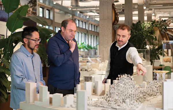 Thomas Heatherwick, Tobias Berger, and Daniel Szehin Ho (right to left; photography: Thierry Bal)