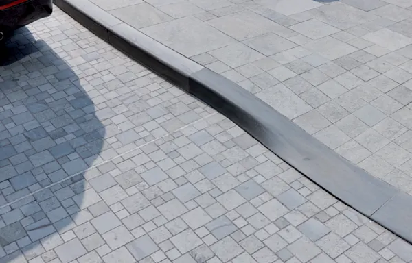 Drop Kerb, Upper House, Pacific Place, Hong Kong (image courtesy of Heatherwick Studio; photography: Iwan Baan)