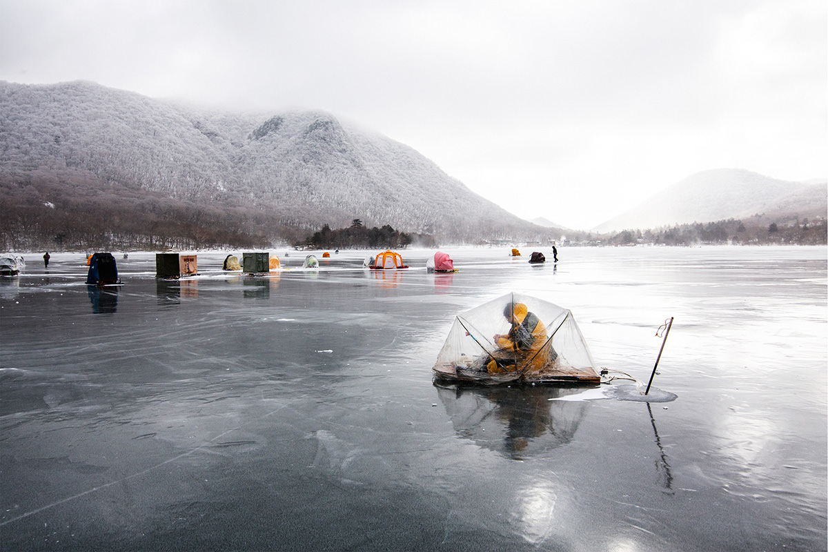 การตกปลาวาคาซางิบนน้ำแข็ง ทะเลสาบอาคางิ