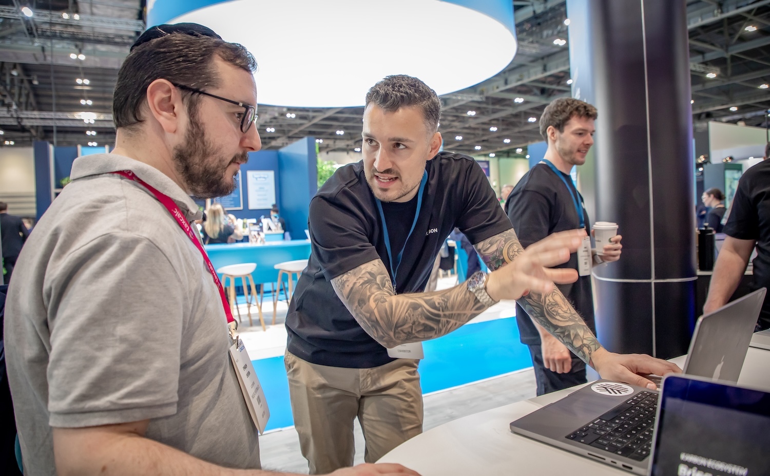 Karbonite talking to an accounting professional at an event booth