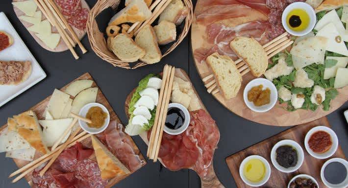 Italian tapas, yep. Source: Quandoo \[…\]

[Read More…](https://quisine.quandoo.co.uk/guide/best-bars-manchester-good-food/attachment/veeno/)
