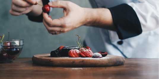 Chef plating up a dessert. Photo: Shutterstock \[…\]

[Read More…](https://quisine.quandoo.co.uk/guide/best-restaurants-belfast/attachment/shutterstock_1057984442/)