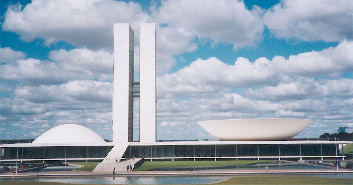 Retrato da Praça dos Três Poderes, em Brasília, onde uma nova lei de proteção de dados pessoais foi aprovada em agosto de 2018