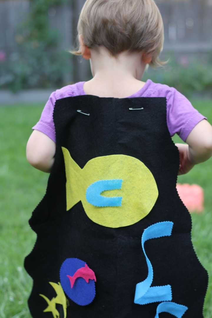 Close-up-of-childs-no-sew-protector-cape
