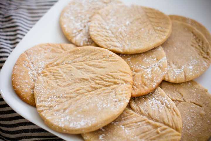 Sparkle Kitchen: Ginger Snow Track Cookies