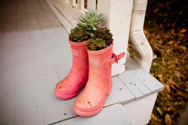 Sparkle Craft: Rainy Boot “Hens and Chicks” Planters