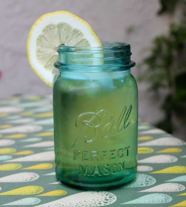 Sparkle Kitchen: Homemade Iced Lemon Mint Tea