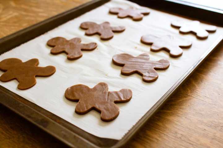 “small batch” gingerbread cookies 2 |www.sparklestories.com| martin & sylvia's audio advent calendar
