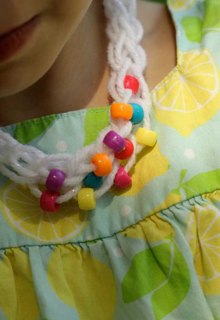 Finger-Knitting-Beaded-Necklace-Craft
