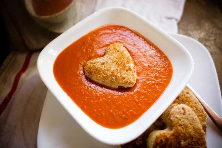 Sparkle Kitchen: Roasted Tomato Basil Soup