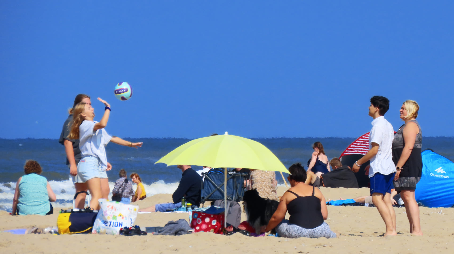 Nazomer aan zee, Katwijk, blauwe lucht, strand
Gieny Westra