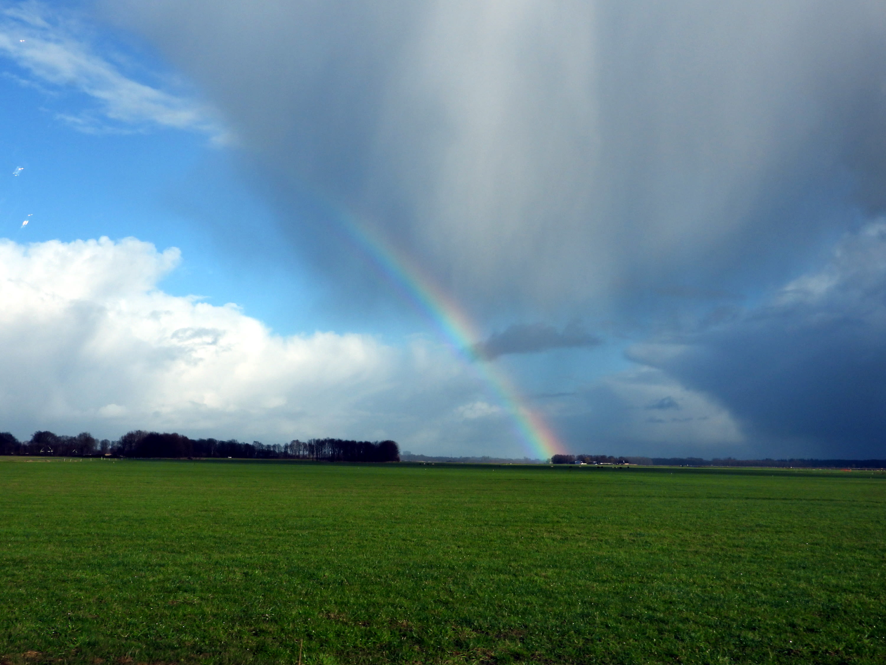 regenboog, flinke buien, hagel
Foto: Wieja van der Kamp-Driezen