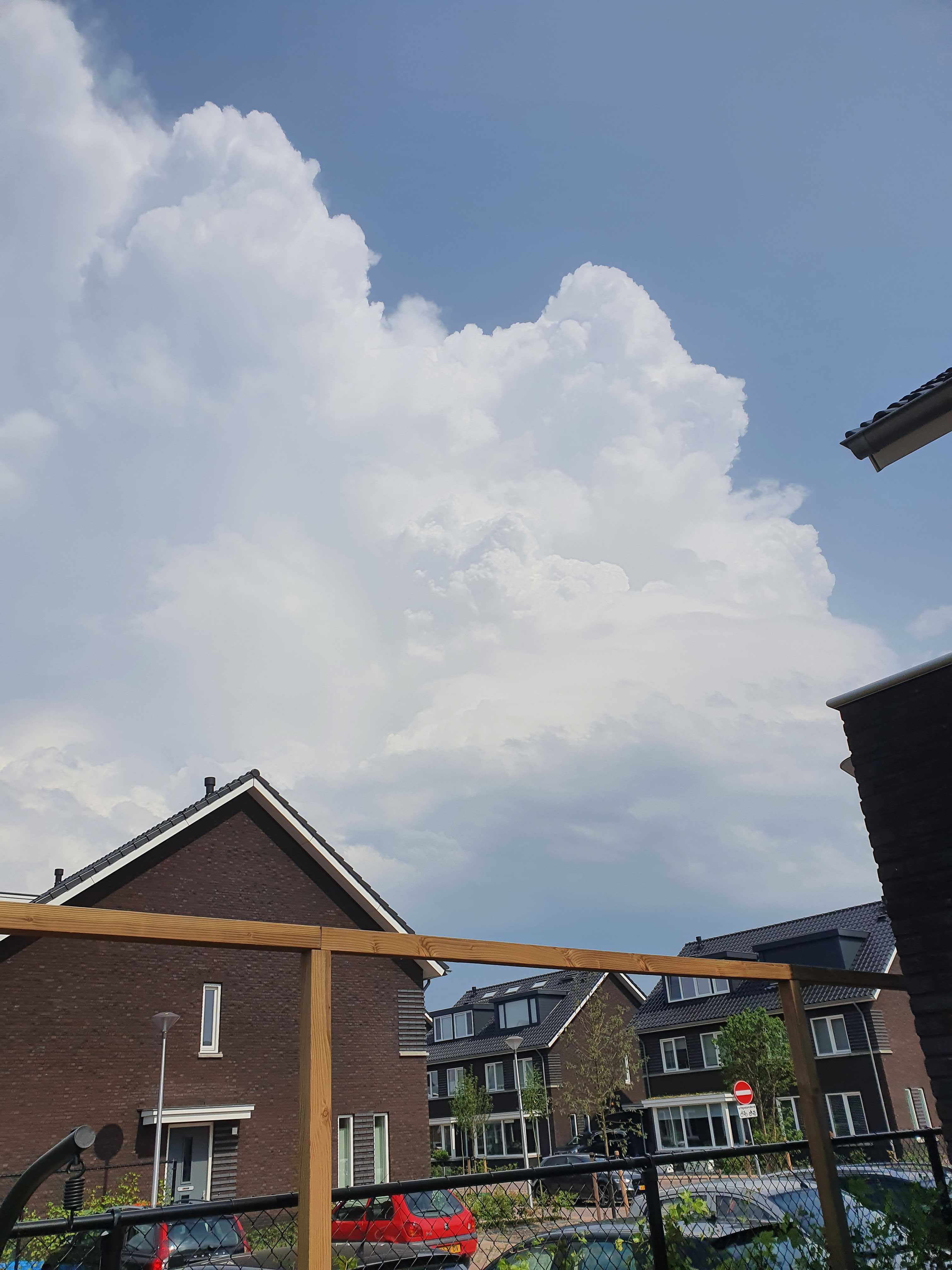 Snel opbollende stapelwolken
Foto: Johnny Willemsen