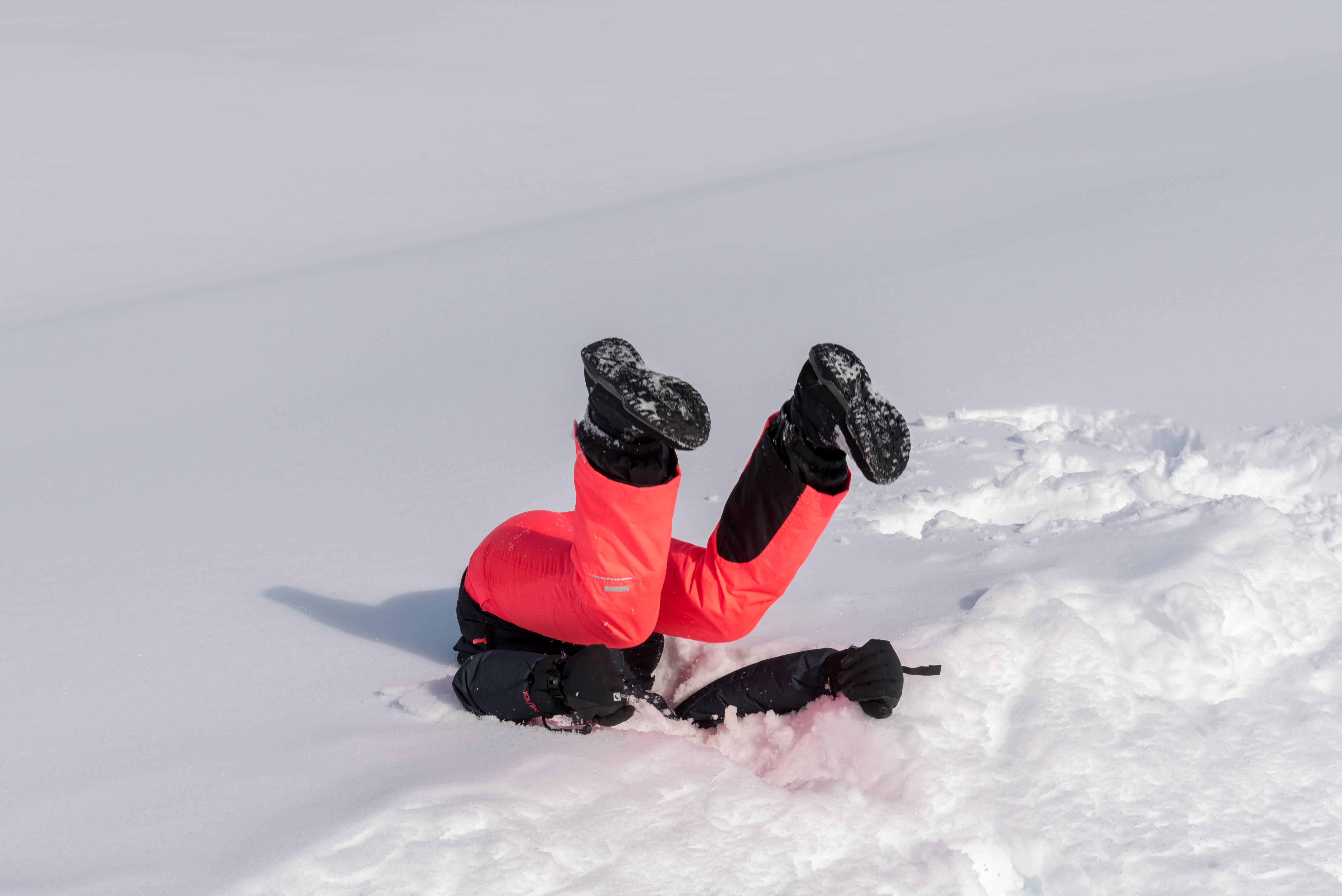 Vallen tijdens het skiën. Foto: Adobe Stock / S J Lievano