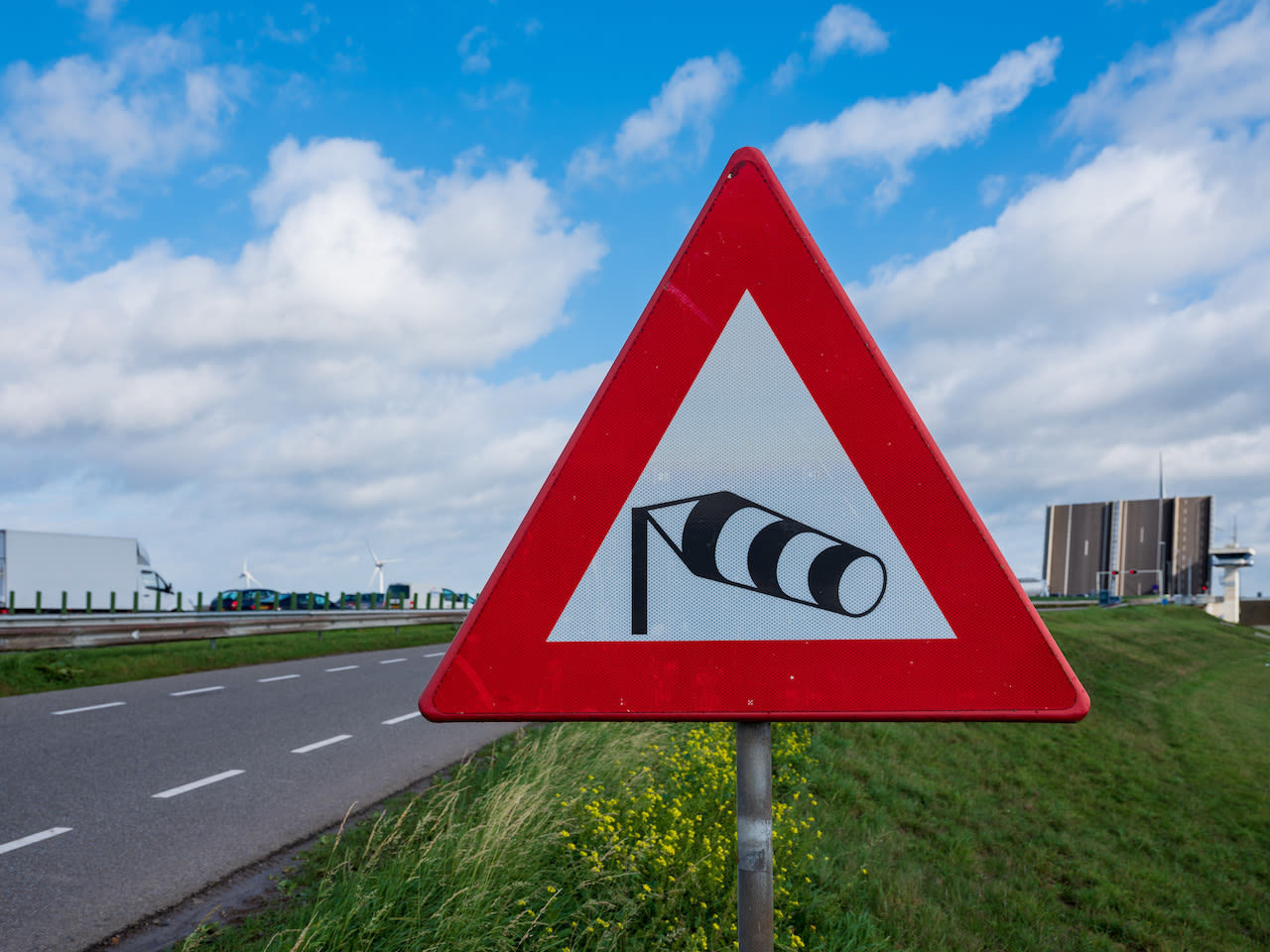 Windstoten - Weer en verkeer - Verkeersbord