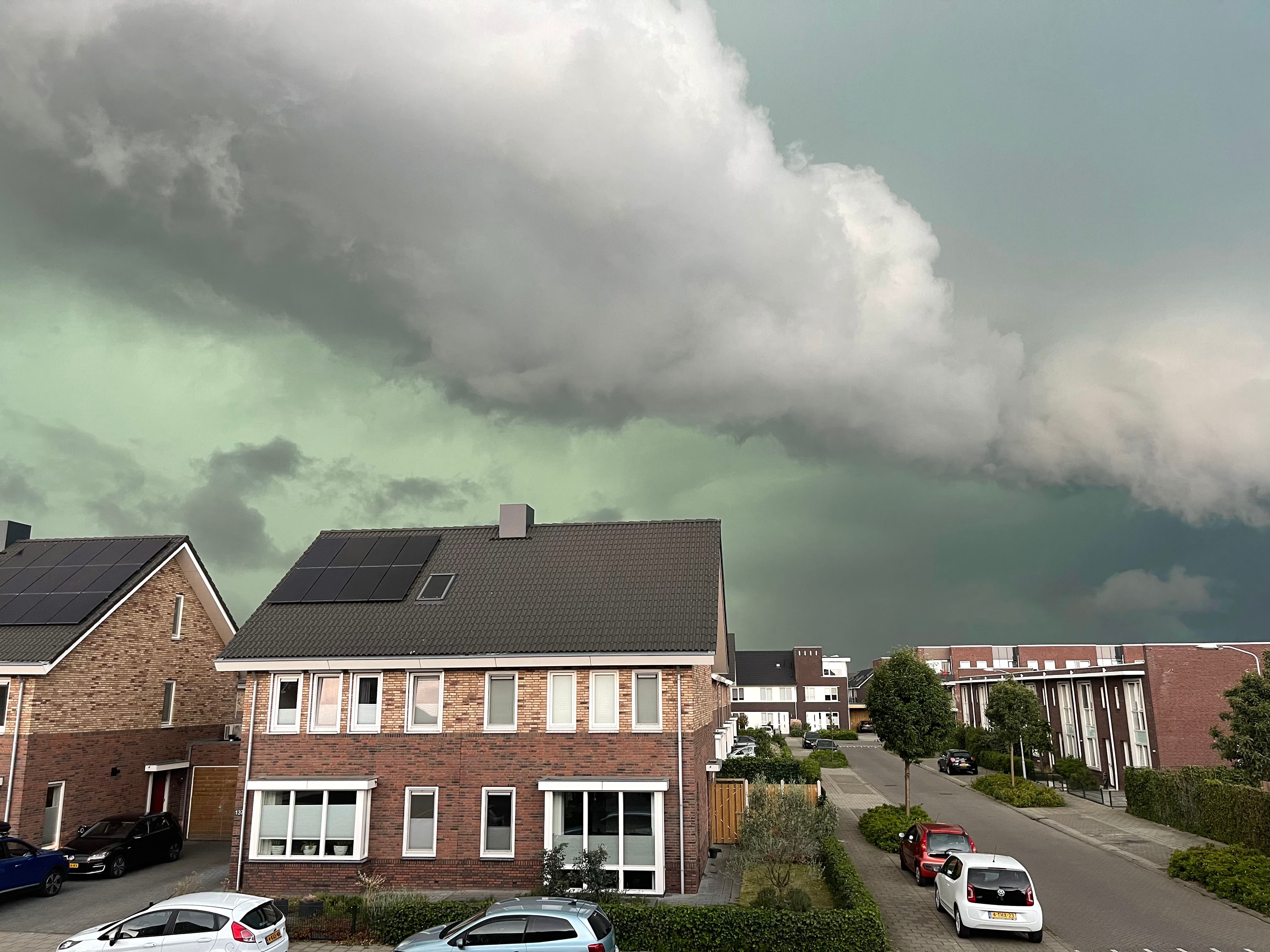Groene lucht bij onweersbui. Foto: Jordi Belder.
